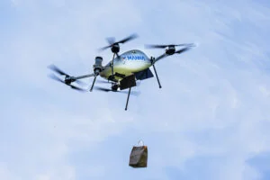 Read more about the article Droonit mullistavat logistiikan – Oulussa testattiin ruokakuljetuksia ilmassa